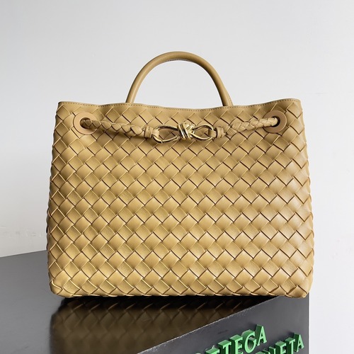 BOTTEGA VENETA Andiamo Medium Intrecciato 보테가 베네타 안디아모 미디엄 인트레치아토 탑핸들백 766016VCPP12265 옐로우베이지 금장 32cm