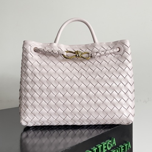 BOTTEGA VENETA Andiamo Medium Intrecciato 보테가 베네타 안디아모 미디엄 인트레치아토 탑핸들백 766016VCPP12265 화이트핑크 금장 32cm