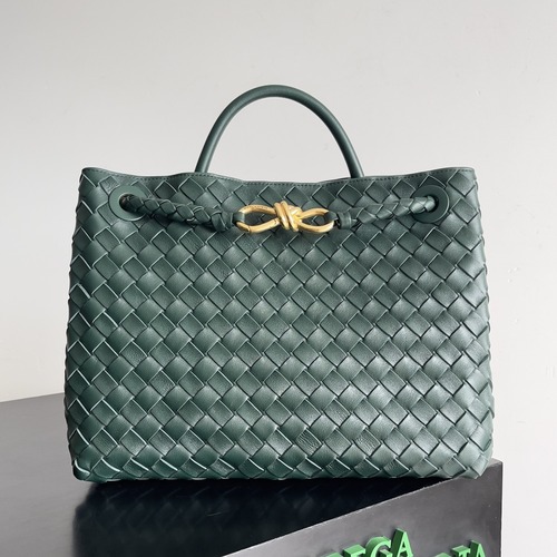 BOTTEGA VENETA Andiamo Medium Intrecciato 보테가 베네타 안디아모 미디엄 인트레치아토 탑핸들백 766016VCPP12265 다크그린 금장 32cm