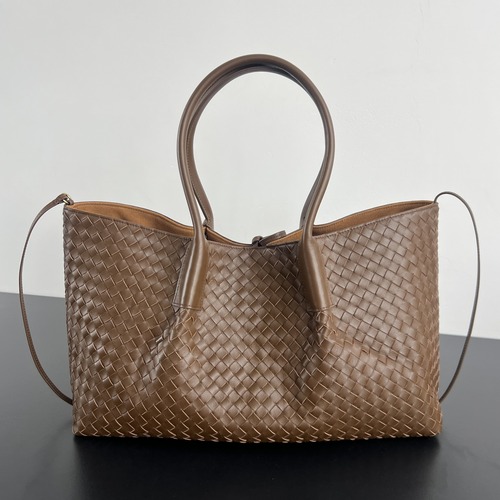 BOTTEGA VENETA Large Pinacoteca Intrecciato 보테가 베네타 라지 피나코테카 인트레치아토 리버서블 토트백 817166V5AG12363 코냑 브라운(양면) 43cm