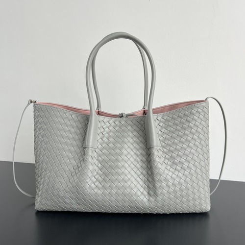 BOTTEGA VENETA Large Pinacoteca Intrecciato 보테가 베네타 라지 피나코테카 인트레치아토 리버서블 토트백 817166V5AG12363 라이트 그레이(양면) 43cm