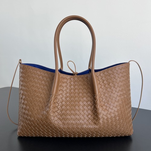 BOTTEGA VENETA Large Pinacoteca Intrecciato 보테가 베네타 라지 피나코테카 인트레치아토 리버서블 토트백 817166V5AG12363 탠 브라운(양면) 43cm