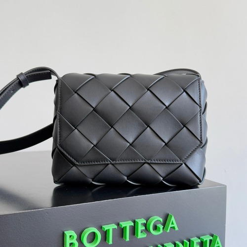 Bottega Veneta Diago Intreccio Smooth Leather Cross-body Bag 보테가 베네타 디아고 인트레치오 스무스 레더 크로스백 치콜그레이 22.5cm