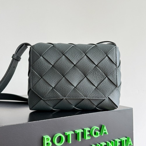 Bottega Veneta Diago Intreccio Smooth Leather Cross-body Bag 보테가 베네타 디아고 인트레치오 스무스 레더 크로스백 블루그레이 22.5cm