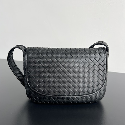 Bottega Veneta Veneto Flap Messenger 보테가 베네타 베네토 플랩 메신저백  투톤블랙 26cm