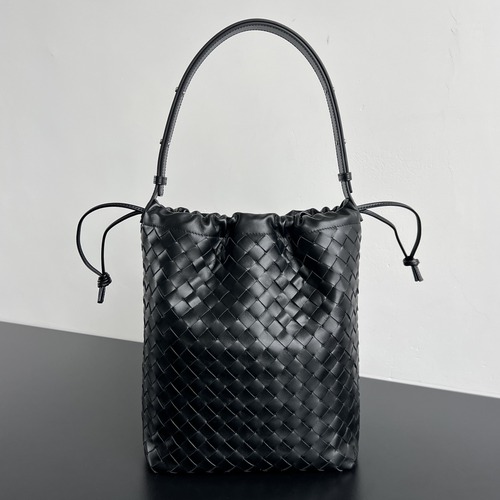 Bottega Veneta Intrecciato Biblioteca Bucket 보테가 베네타 인트레치아토 비블리오테카 버킷 블랙 33cm