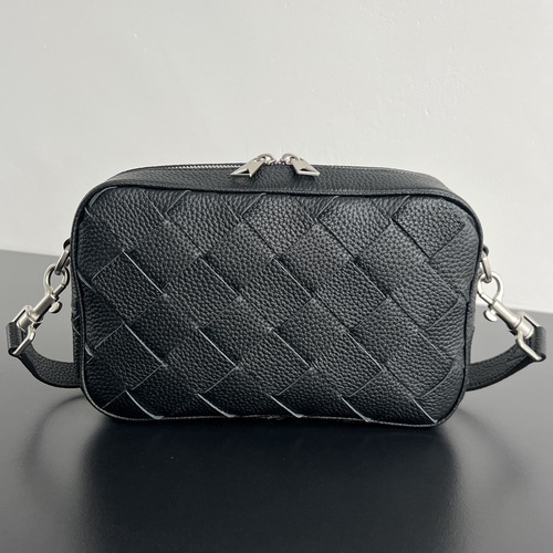 Bottega Veneta Small Intrecciato 보테가 베네타 스몰 인트레치아토 카메라백 블랙 24.5cm