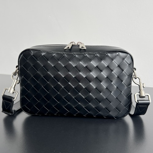 Bottega Veneta Small Intrecciato 보테가 베네타 스몰 인트레치아토 카메라백 블랙 24.5cm