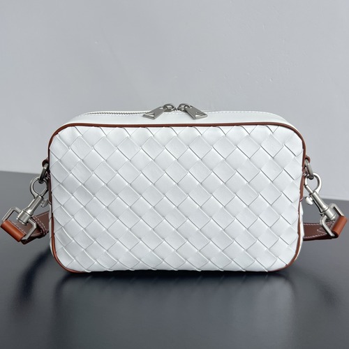 Bottega Veneta Small Intrecciato 보테가 베네타 스몰 인트레치아토 카메라백 화이트 24.5cm