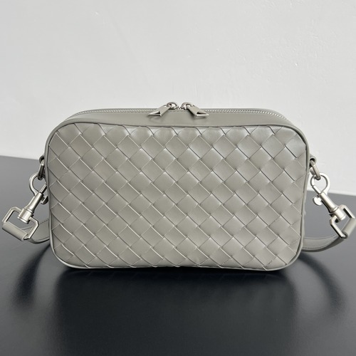 Bottega Veneta Small Intrecciato 보테가 베네타 스몰 인트레치아토 카메라백 그레이 24.5cm