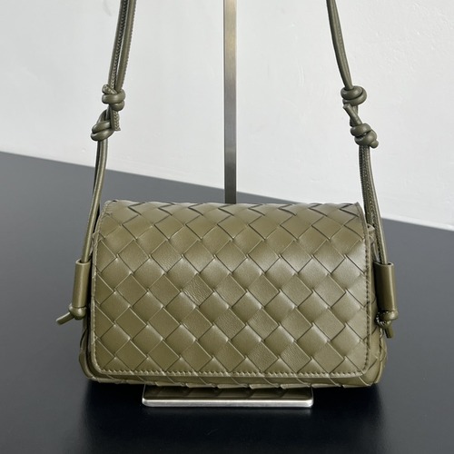 Bottega Veneta Notturno Intrecciato Mini Crossbody Bag 보테가 베네타 노투르노 인트레치아토 미니 크로스백 카키 21cm