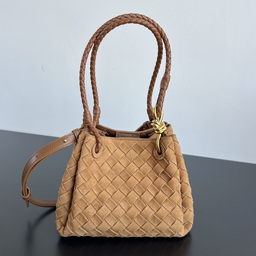 Bottega Veneta Andiamo Intrecciato Parachute Small 보테가 베네타 안디아모 인트레치아토 파라슈트 스몰 브라운 21cm