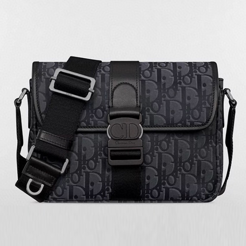 Christian Dior Trek Messenger Bag 크리스찬 디올 트렉 플랩 메신저백 오블리크 나일론 블랙 하드웨어 23cm