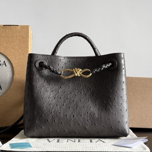 Bottega Veneta Andiamo Small Ostrich Leather Top Handle Bag 보테가 베네타 안디아모 스몰 오스트리치 레더 탑 핸들 백 커피브라운 25cm