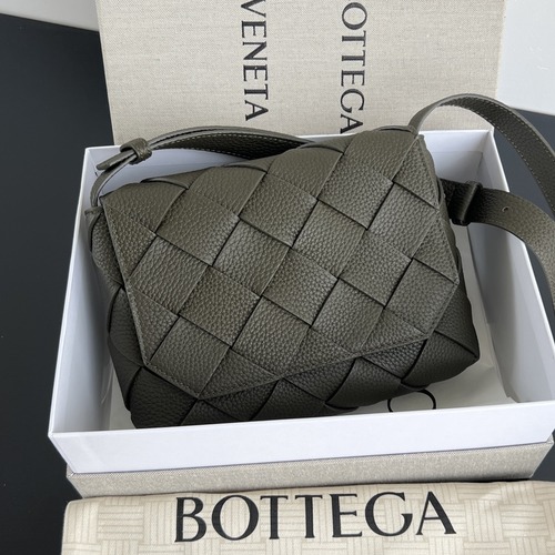 Bottega Veneta Diago Intrecciato Crossbody Bag 보테가 베네타 디아고 인트레치아토 크로스바디 백 카키 32cm