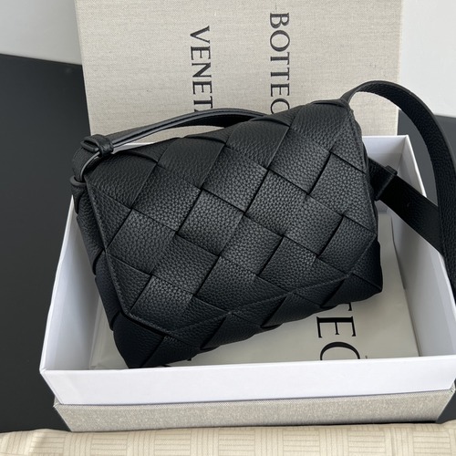 Bottega Veneta Diago Intrecciato Crossbody Bag 보테가 베네타 디아고 인트레치아토 크로스바디 백 블랙 32cm