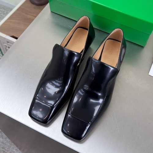 Bottega Veneta Intrecciato Mid-Heel Loafer 보테가 베네타 인트레치아토 미들힐 로퍼 에나멜 블랙