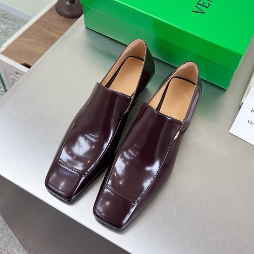 Bottega Veneta Intrecciato Mid-Heel Loafer 보테가 베네타 인트레치아토 미들힐 로퍼 에나멜 버건디