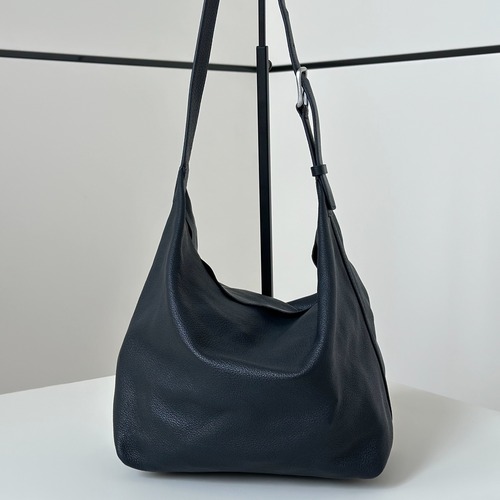 The Row Isa Bag 더 로우 이사 백 호보백 그레인 소가죽 블랙 23.5cm