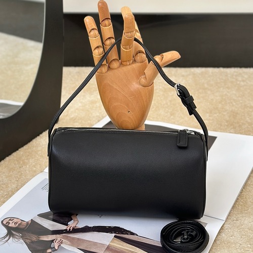 The Row 90s Box Bag Grained Leather 더로우 90s 그레인 가죽 박스백 블랙 18.5cm