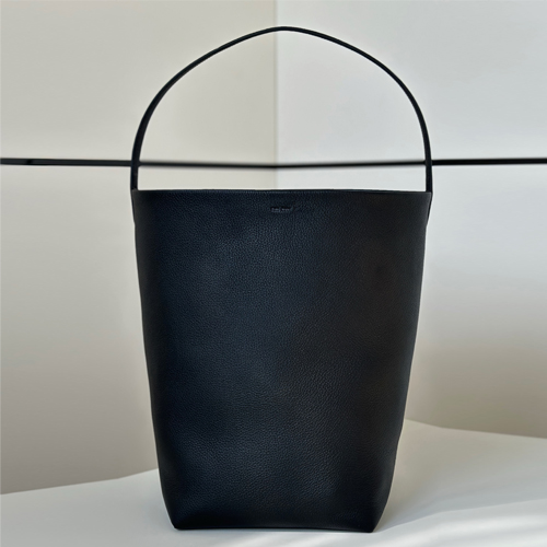 The Row Park Bucket Tote in Black Grained Calfskin 더 로우 파크 버킷 토트백 블랙 그레인 카프스킨  43cm
