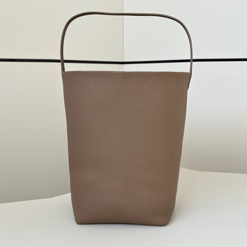 The Row Park Bucket Tote in Black Grained Calfskin 더 로우 파크 버킷 토트백 브라운 그레인 카프스킨  43cm