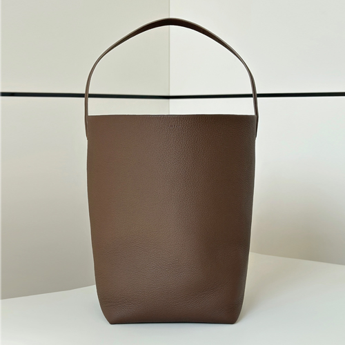 The Row Park Bucket Tote in Black Grained Calfskin 더 로우 파크 버킷 토트백 다크브라운 그레인 카프스킨  43cm
