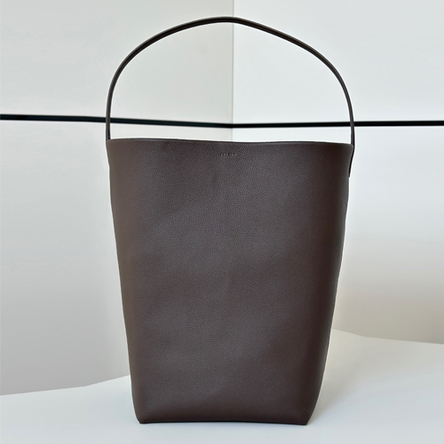 The Row Park Bucket Tote in Black Grained Calfskin 더 로우 파크 버킷 토트백 커피브라운 그레인 카프스킨  43cm