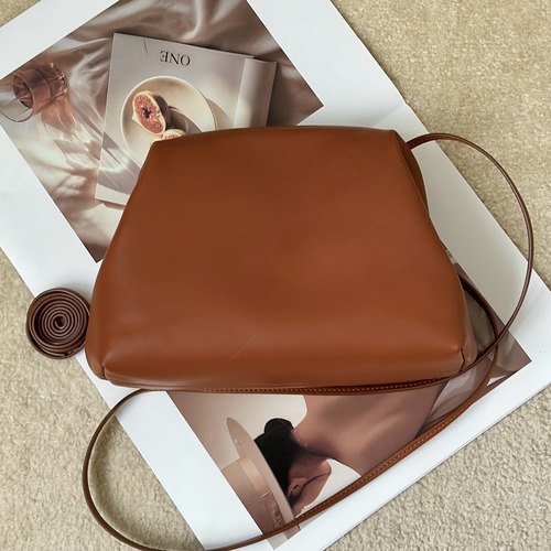 The Row Mira Bag Mason Calf Leather 더 로우 미라 백 메이슨 카프 레더 브라운 23cm