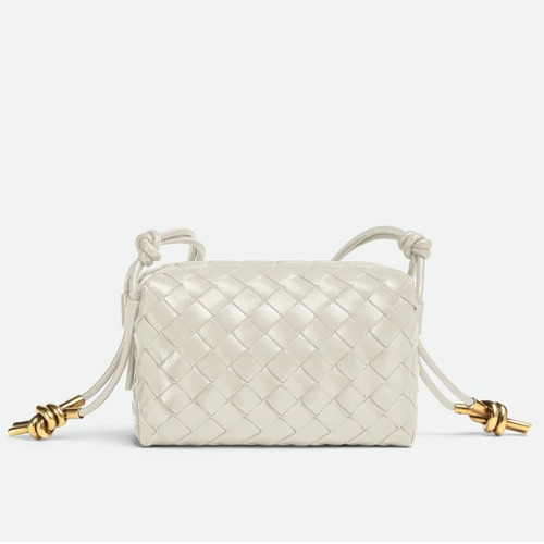 Bottega Veneta Mini Loop Leather Crossbody Bag 보테가 베네타미니 루프 레더 크로스 바디 백 본(Bone) 색상 11CM