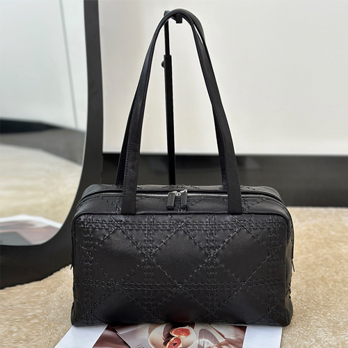 The Row Astra Bowling Bag 아스트라 링백 엠보 레더 블랙 30cm