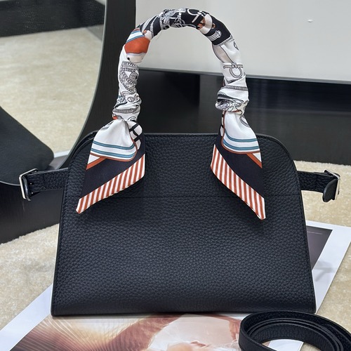 The Row Margaux 10 Top Handle Bag 마고 10 토트백 스페인산 CBN 그레인 송아지가죽 블랙 25cm