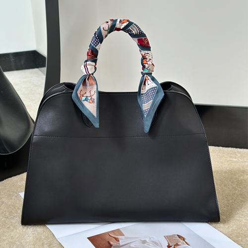 The Row Margaux 15 Top Handle Bag 마고 15 토트백 마소니 송아지가죽 블랙 38cm