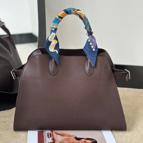 The Row Margaux 15 Top Handle Bag 마고 15 토트백 마소니 송아지가죽 오크브라운 38cm
