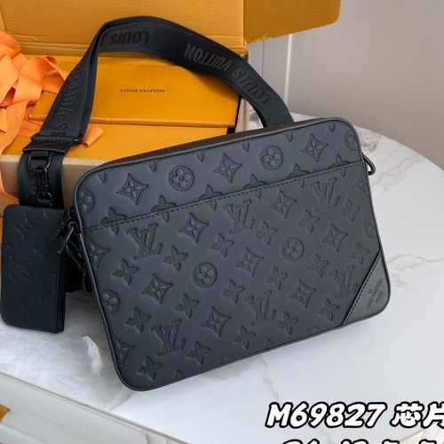 Louis Vuitton Trio Messenger Monogram Shadow 루이비통 트리오 메신저 모노그램 섀도우 엠보싱 카프 레더 앙트라시트 그레이 M69827 크로스백 25cm
