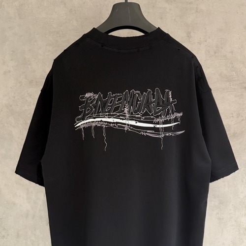 Balenciaga Graffiti Logo Back Embroidered T-Shirt 발렌시아가 그래피티 로고 백 자수 반팔 티셔츠