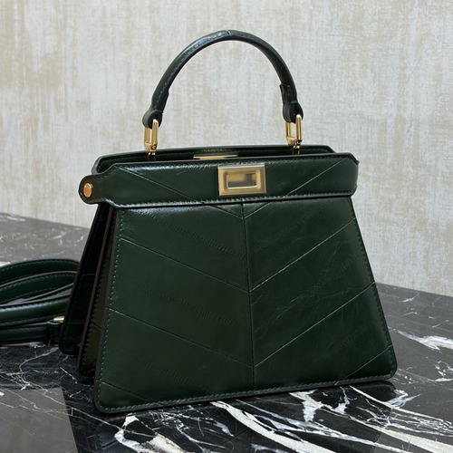 Fendi Peekaboo ISeeU Petite Croc-Embossed Leather 펜디 피카부 아이씨유 쁘띠 크로커다일 엠보스드 레더 백 다크그린 20cm