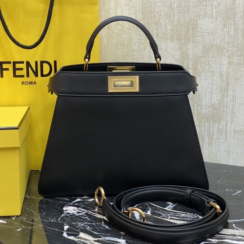 Fendi Peekaboo ISeeU Medium Calfskin 펜디 피카부 아이씨유 미디엄 카프스킨 백 27cm