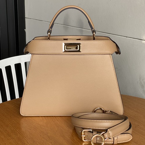 Fendi Peekaboo ISeeU Medium Calfskin 펜디 피카부 아이씨유 미디엄 카프스킨 백 베이지 27cm