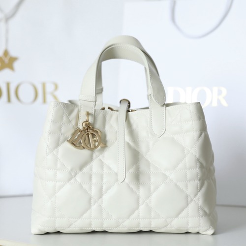 Dior Toujours Medium Horizontal Tote 디올 뚜주흐 토트백 미디엄 가로형 화이트 퀼팅 카프스킨 28.5cm