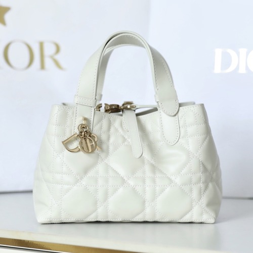 Dior Toujours Small Horizontal Tote 디올 뚜주흐 토트백 스몰 가로형 화이트 퀼팅 카프스킨 23cm