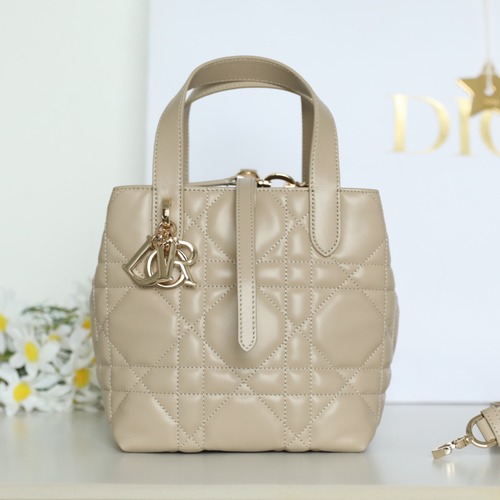 Dior Toujours Small Vertical Tote 디올 뚜주흐 토트백 스몰 세로형 베이지 퀼팅 카프스킨 18.5cm