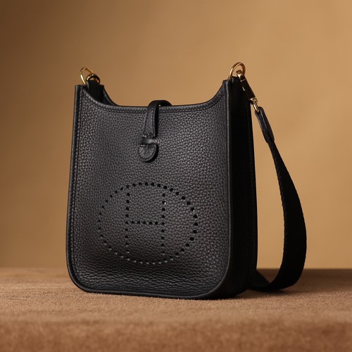 Hermes Evelyne 16 Taurillon Maurice Calfskin 에르메스 에블린 16 토리용 모리스 카프스킨 블랙 숄더백 금장 18cm