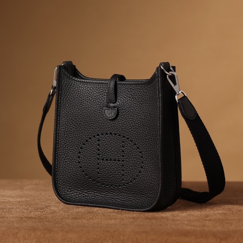 Hermes Evelyne 16 Taurillon Maurice Calfskin 에르메스 에블린 16 토리용 모리스 카프스킨 블랙 숄더백 은장 18cm