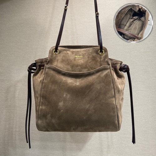 Prada Suede Sheepskin Bucket Bag 1BG641 32cm 프라다 스웨이드 양가죽 버킷백 1BG641 32cm