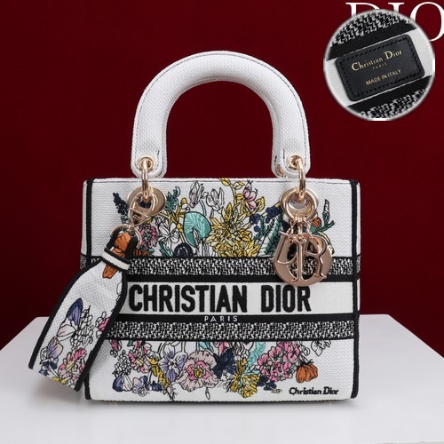 Dior Lady D-Lite Medium Bag Toile de Jouy M056594YY 디올 레이디 디라이트 미디엄 투알드주이 자수 토트백 회이트/그린 24cm