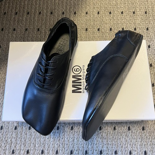 Maison Margiela Tabi Lace-Up Flat Shoes S58WQ0127 메종 마르지엘라 타비 레이스업 플랫 슈즈 블랙