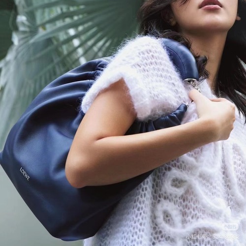 Loewe Mini Squeeze Anagram Napa Leather Top Handle Bag 로에베 미니 스퀴즈 아나그램 나파 레더 토트백 네이비 은장 29cm