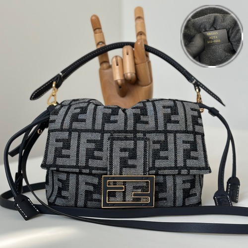 FENDI Mamma Baguette FF Logo Jacquard 8677As 펜디 맘마 바게트 FF 로고 자카드 숄더백 16cm