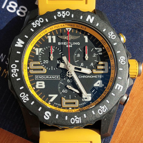 Breitling Avenger Carbon Chronograph Automatic 45mm 브라이틀링 어벤저 카본 크로노그래프 오토매틱 옐로우 45mm
